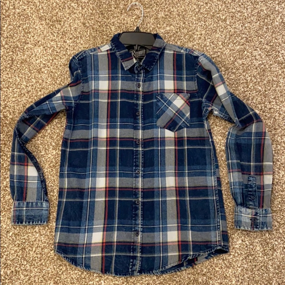 Never worn Retro Fit boys flannel. Size m.